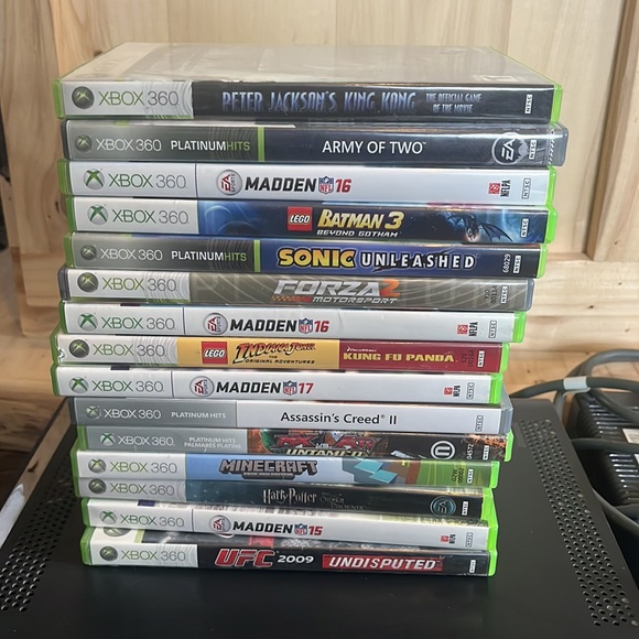 Xbox 360 Minecraft bundle console, controller and games - Picture 2 of 6